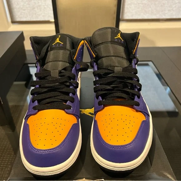 Jordan 1 Mid Size 10 Lakers (DQ8426-517) - Picture 3 of 7